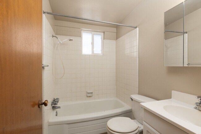 Building Photo - South Jordan 2 Bedroom, 1 Bathroom Duplex