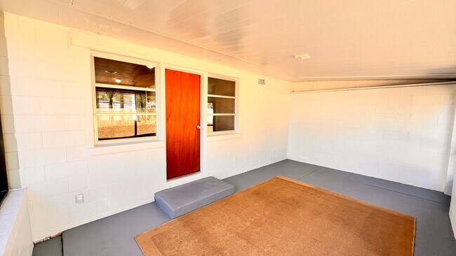 Building Photo - Charming 2-Bed Retreat in the Heart of Mount Dora! PRIME LOCATION! DONT MISS OUT!