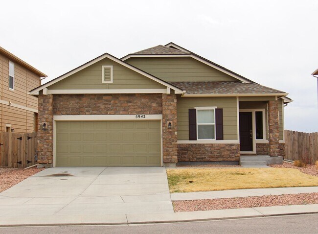 Building Photo - 6 Bed/3 Bath Rancher Close to to the North Side Hospitals