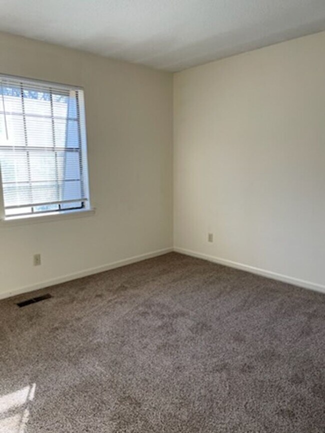 Building Photo - HAMILTON CIRCLE 1154-1156