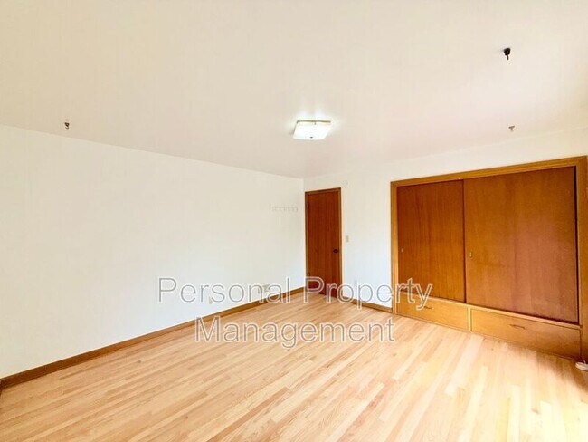 Building Photo - 4215 NW Lavina St