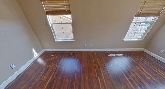 Building Photo - 1692 Woodhaven Cir