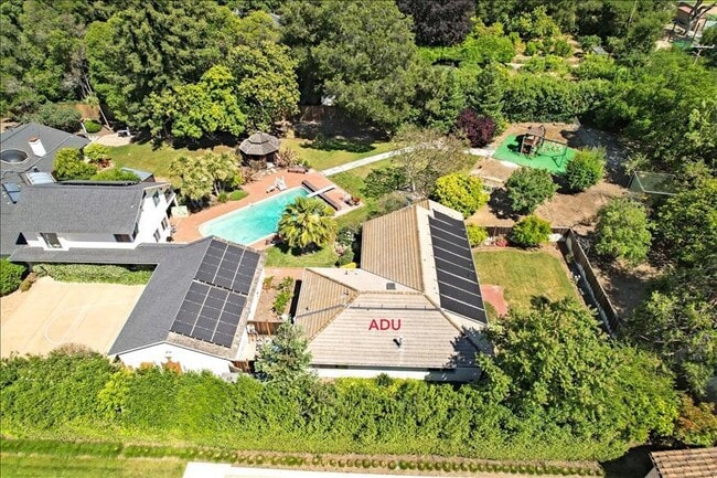 Building Photo - 162 Toyon Rd