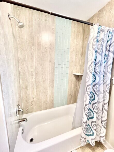 Building Photo - 1325 Willow Dr