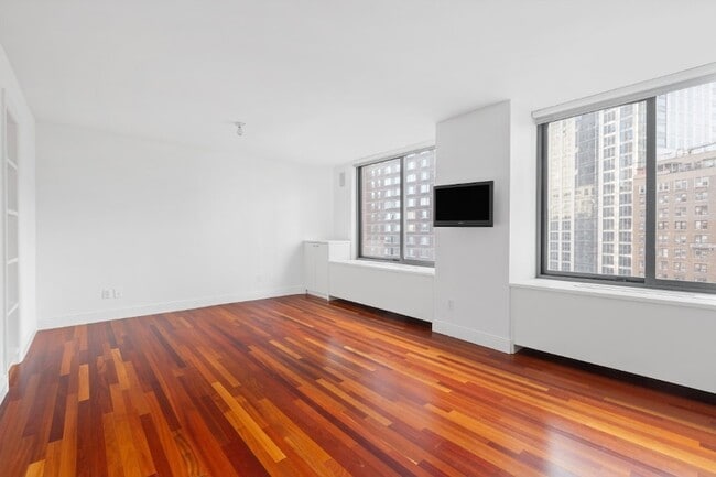Building Photo - 155 W 70th St