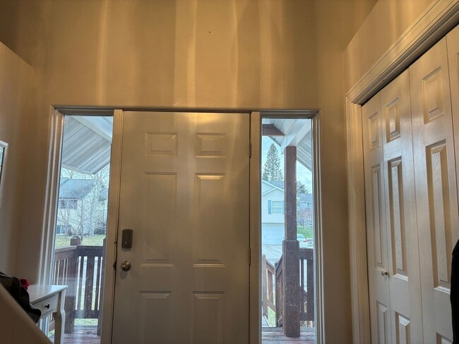 Building Photo - Beautiful house near walking trails and the hospital. Beautiful views of the Bridger Mountains