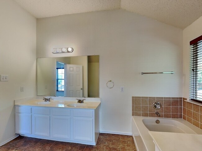 Building Photo - 4861 Autumn Hill