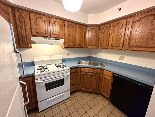 Building Photo - 730 N Seminary Ave