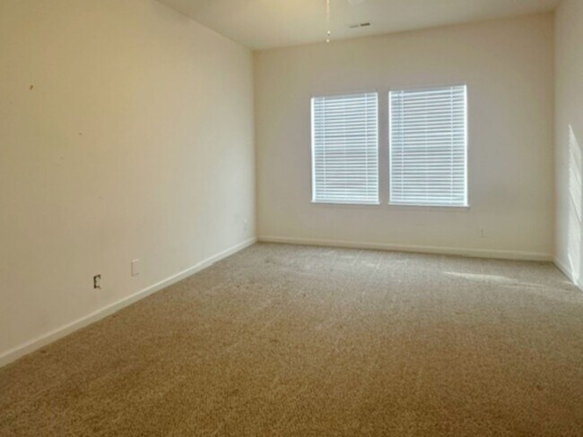 Building Photo - Modern 3B/2B home located in South Lafayet...