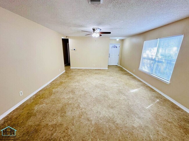 Building Photo - Charming & Move-In Ready 3-Bedroom Home wi...
