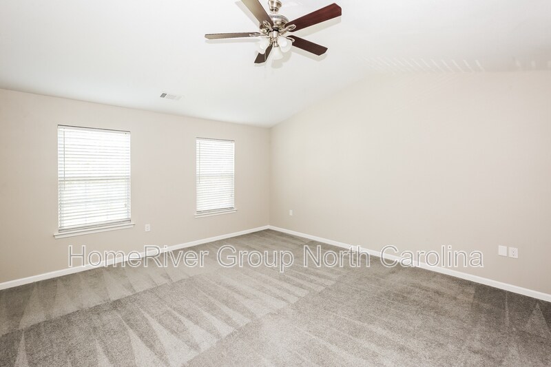 Building Photo - 318 Lind Point Ln