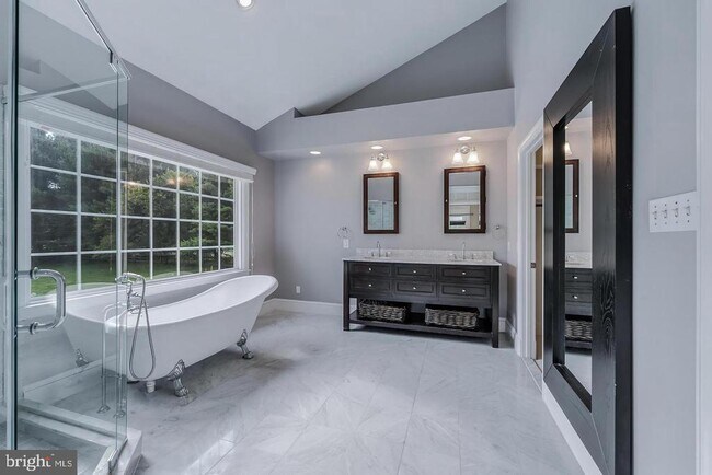 Building Photo - 615 Nalls Farm Way