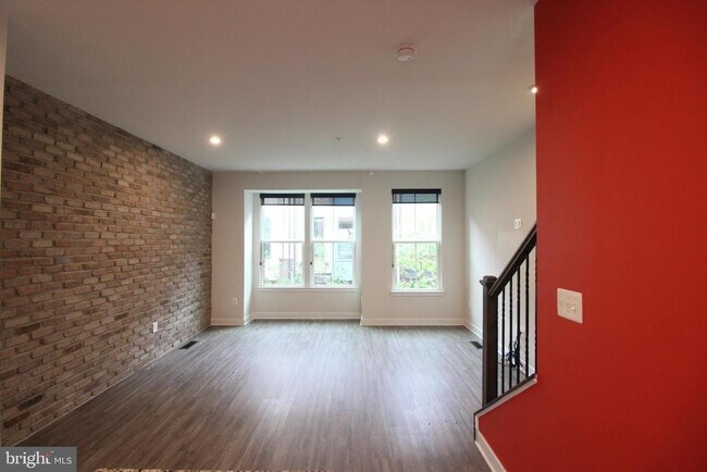 Building Photo - 6210 Monitor St