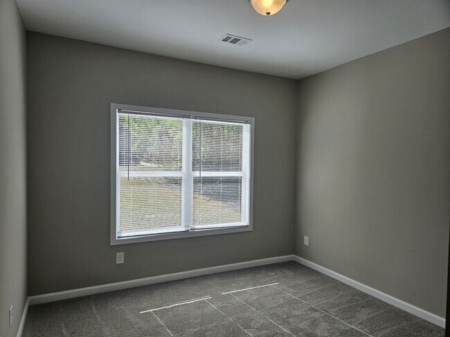 Building Photo - 166 Venture Way