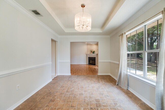 Building Photo - 2803 MacGregor Ln