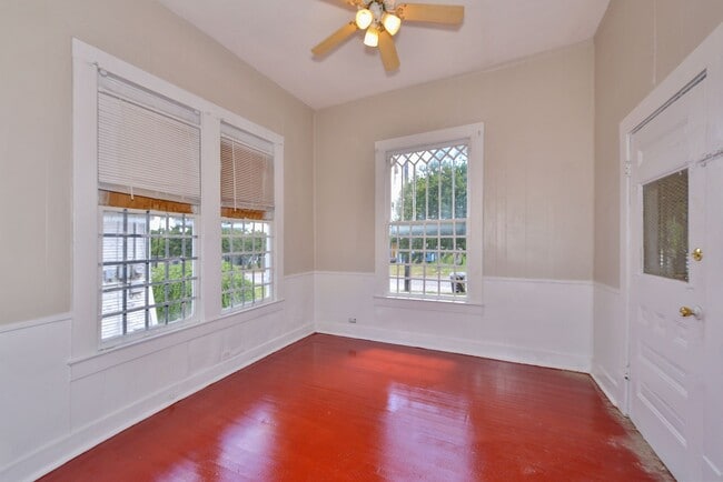 Building Photo - Nice Historic Home Near  Downtown