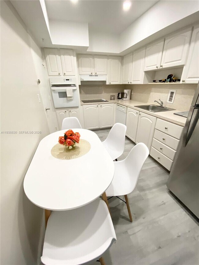 Building Photo - 4001 S Ocean Dr