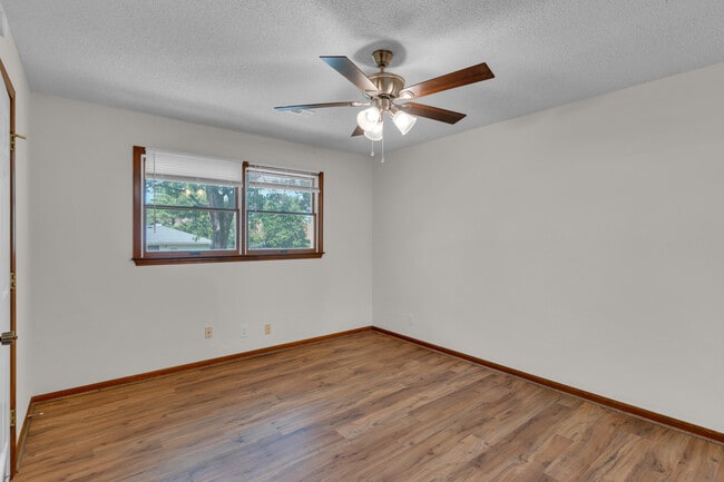 Building Photo - 2701 Poppy Way