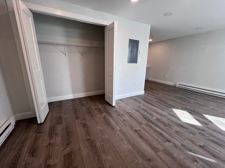 Building Photo - 125 Park Dr