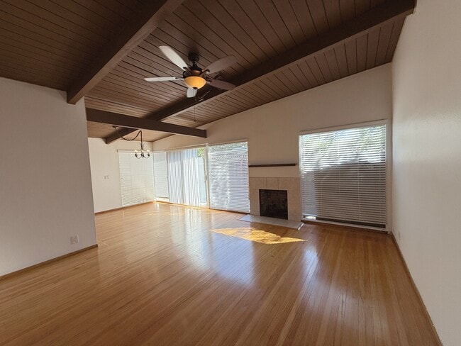 Building Photo - 1652 Borden St