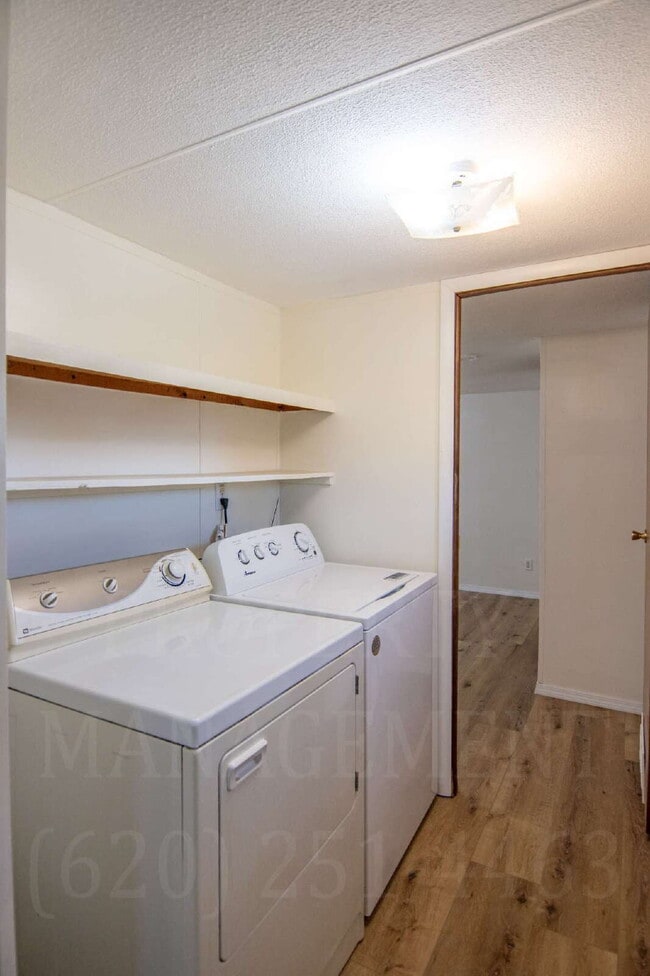 Building Photo - 2-Bed 2-Bath