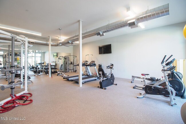 Building Photo - 2 Bed 2 Bath Condo - Open Concept at the I...
