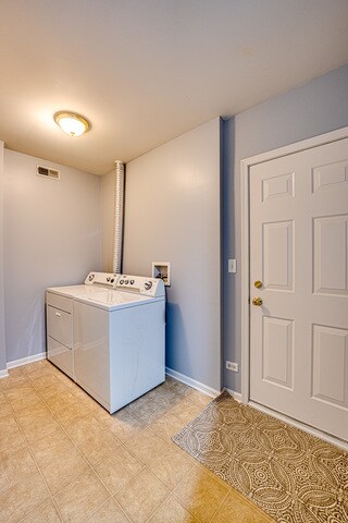 Building Photo - 3355 Kentshire Cir