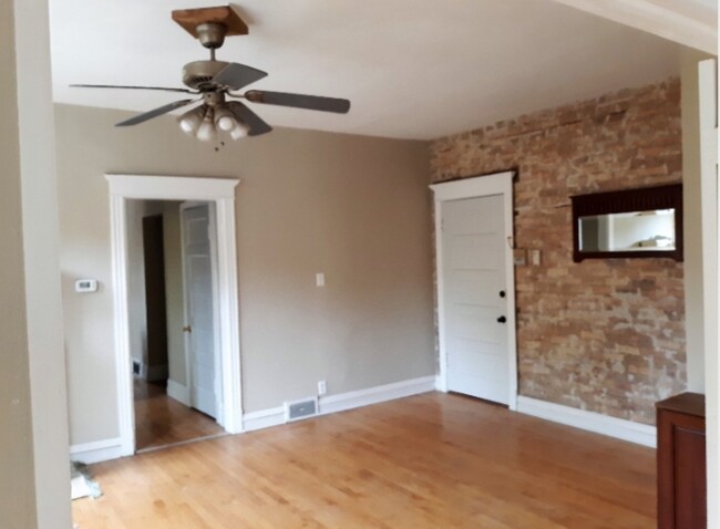 Living Room - 2859 N Damen Ave