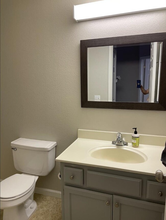 Building Photo - 1143 Greene Terrace