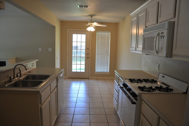 Building Photo - COMING SOON! Updated 3 Bedroom in Lindale ...
