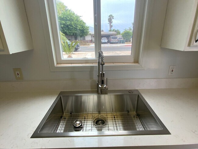 Building Photo - Great Location Close to Schools