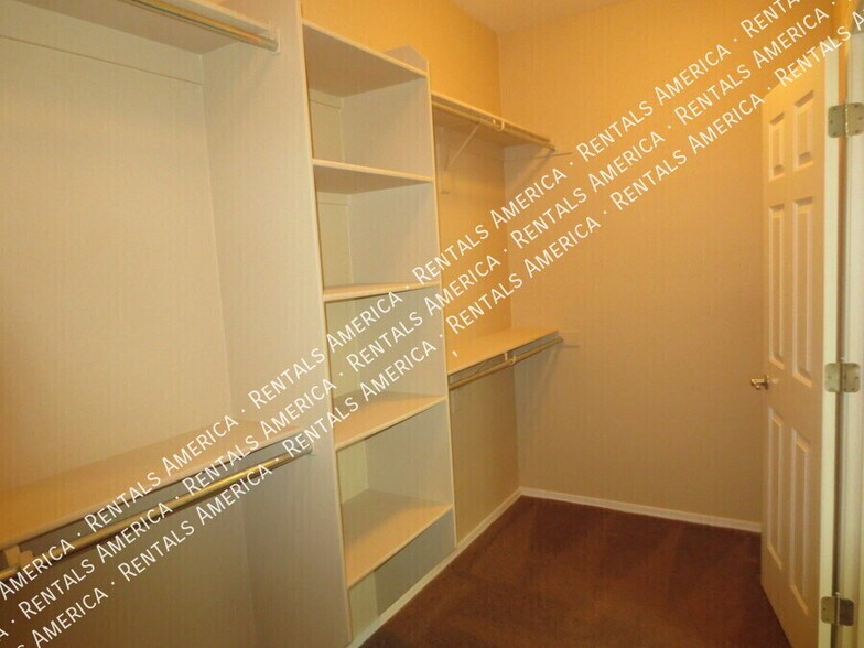 Building Photo - 1912 W Black Hill Rd