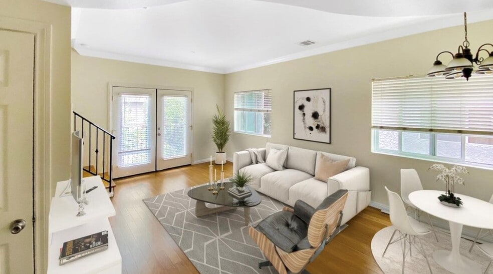 Primary Photo - Klever Apartments