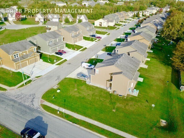 Building Photo - 2040 S 137 St