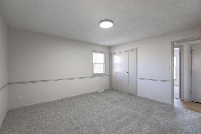 Building Photo - 902 Kingston Ct