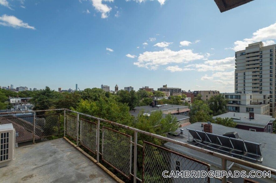 Building Photo - 334 Harvard St