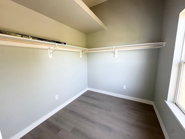 Building Photo - Executive Fully Upgraded Condo in Downtown Livermore