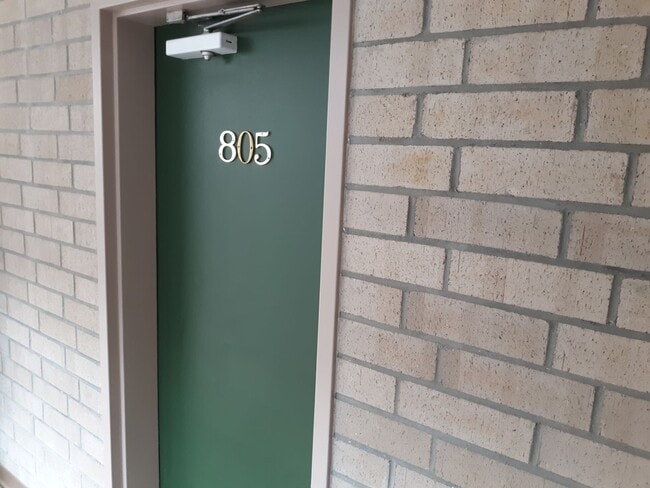 Building Photo - Marvellous Two Bedroom Condo With Perks!