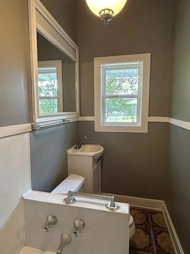 Building Photo - "Charming 3-Bed, 2-Bath Oasis in Anderson – Your Perfect Retreat Awaits!"