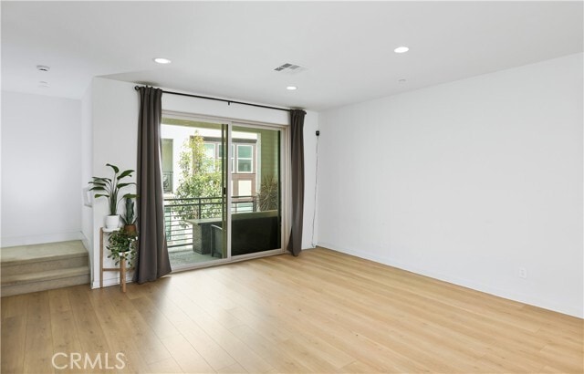 Building Photo - 166 Novel