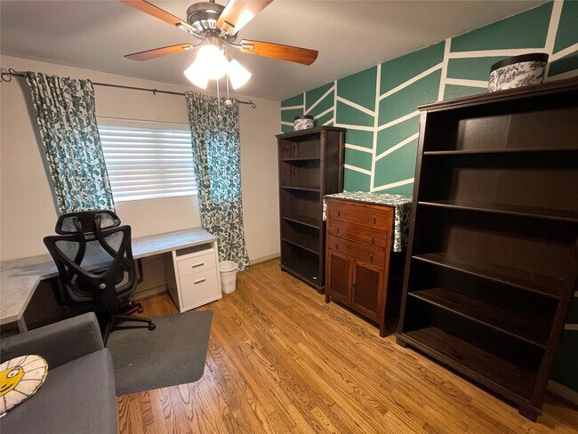 Building Photo - 11303 Greenwillow Dr