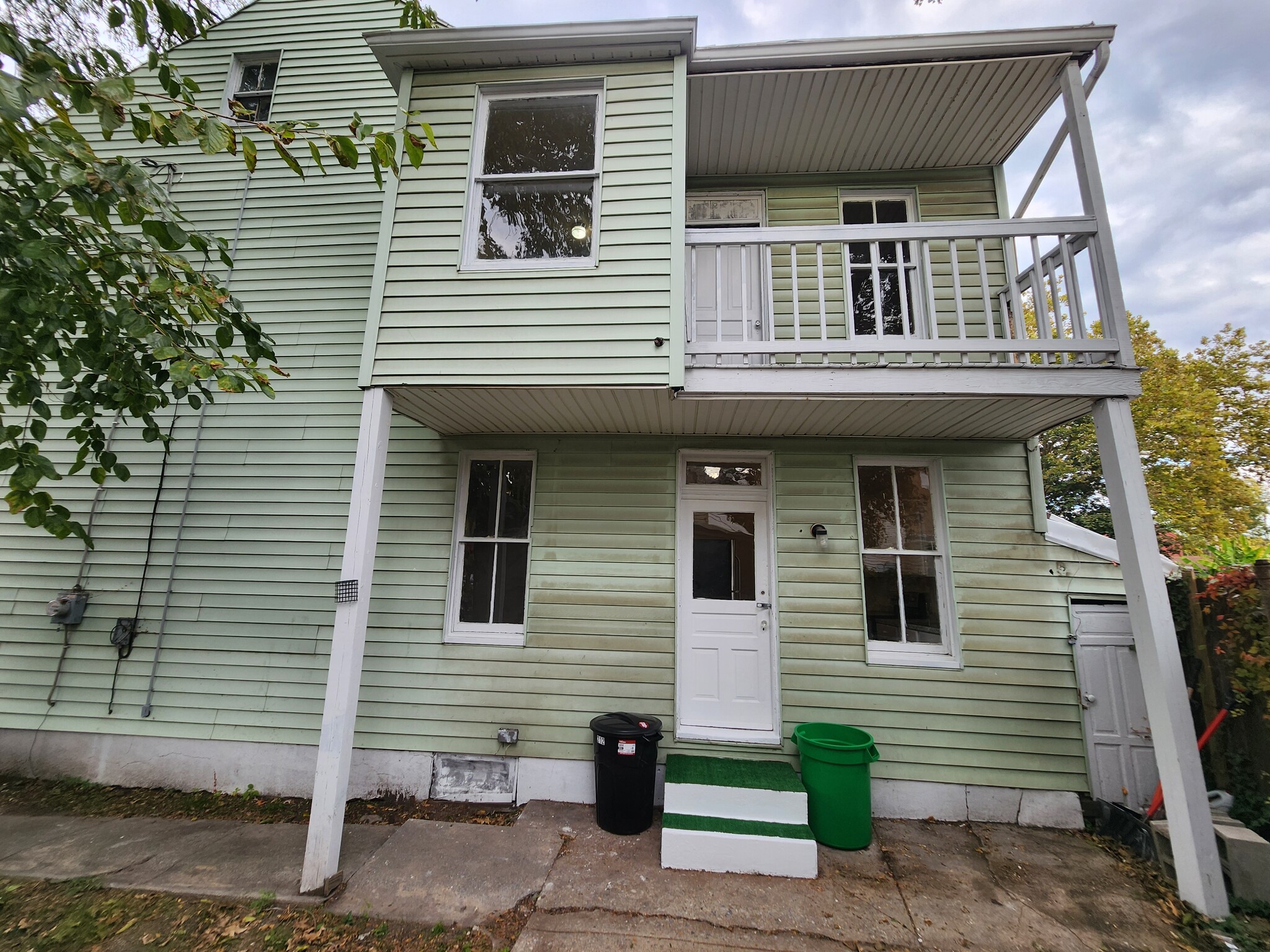 Building Photo - 212 Chestnut St