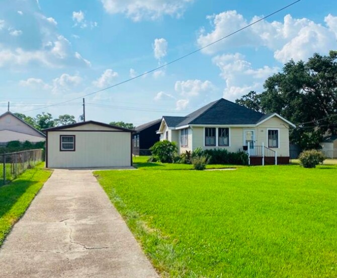 Building Photo - 632 Ave. B