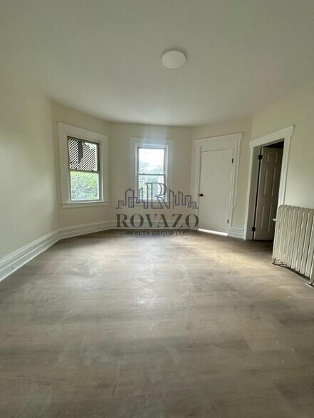 Building Photo - 27 N 5th St