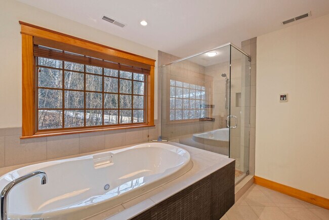 Building Photo - 20 Yellow Birch Cir