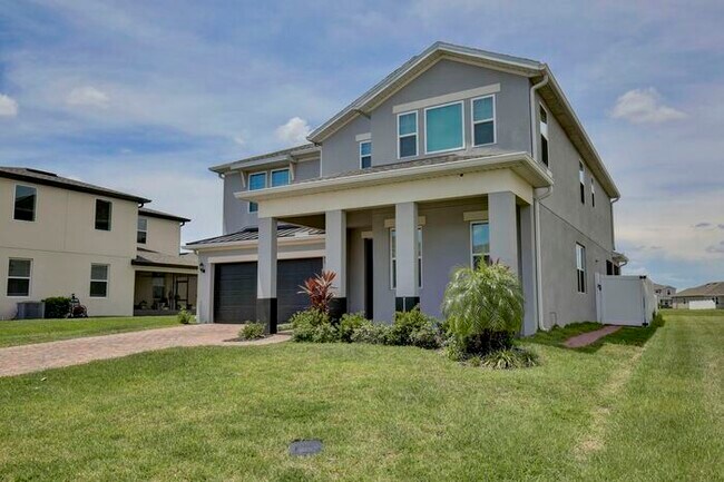Building Photo - Elegant 5/3 Wilshire Model House with Cove...