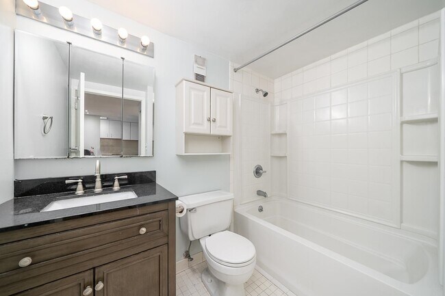 Building Photo - 463 1st St