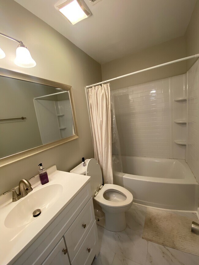 Building Photo - 70 Cedar