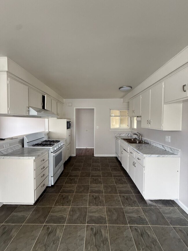 Building Photo - Single Story Home in Tanglewood with Easy ...