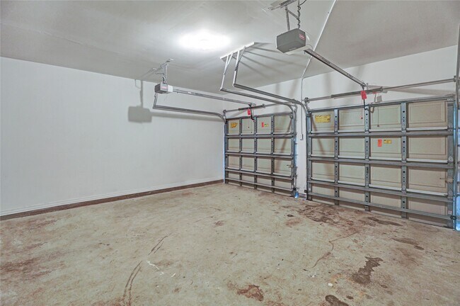 Building Photo - 2416 Spoonbill Dr